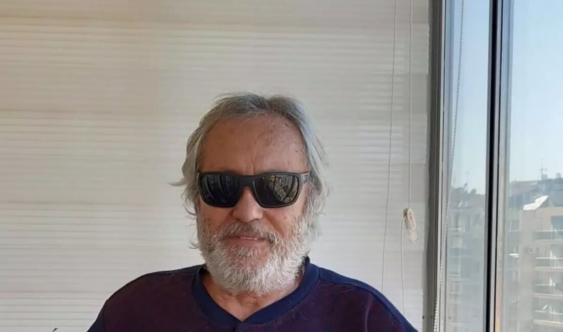 İzmir'in Seferihisar ilçesinde yaşayan İlker K., evinin balkonunda kendisini asarak