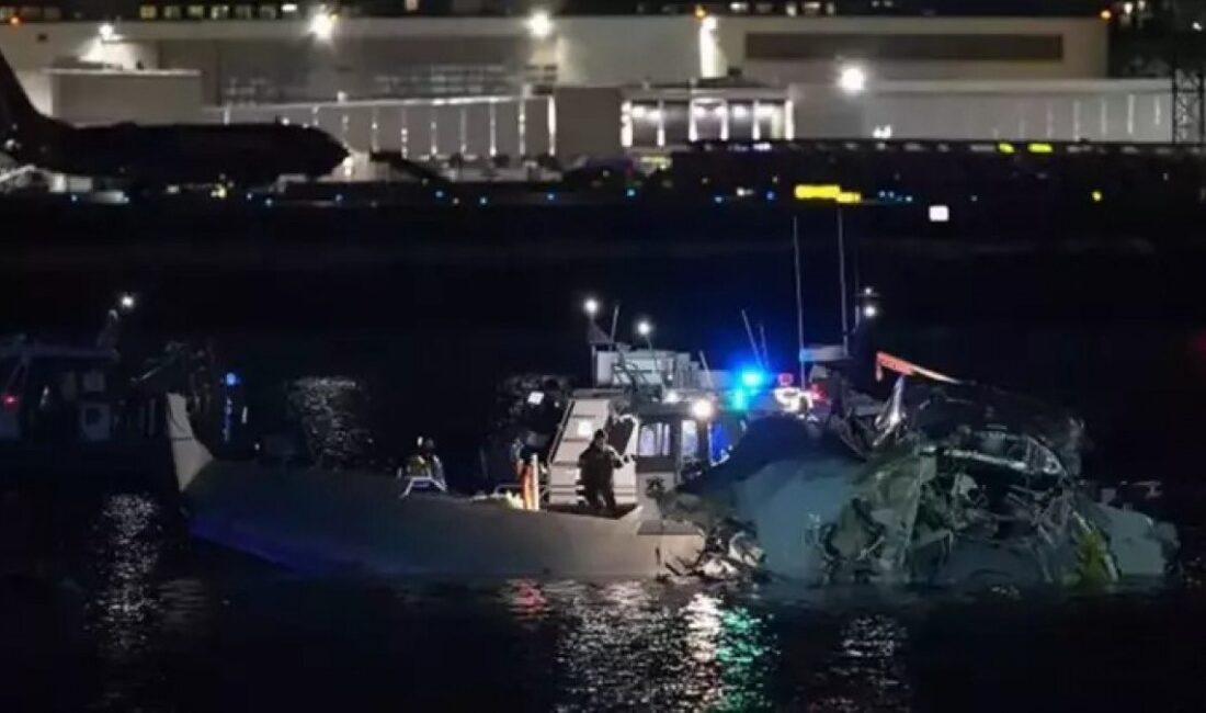 ABD'de bir askeri helikopterin yolcu uçağıyla çarpışması, hava trafiğinde büyük