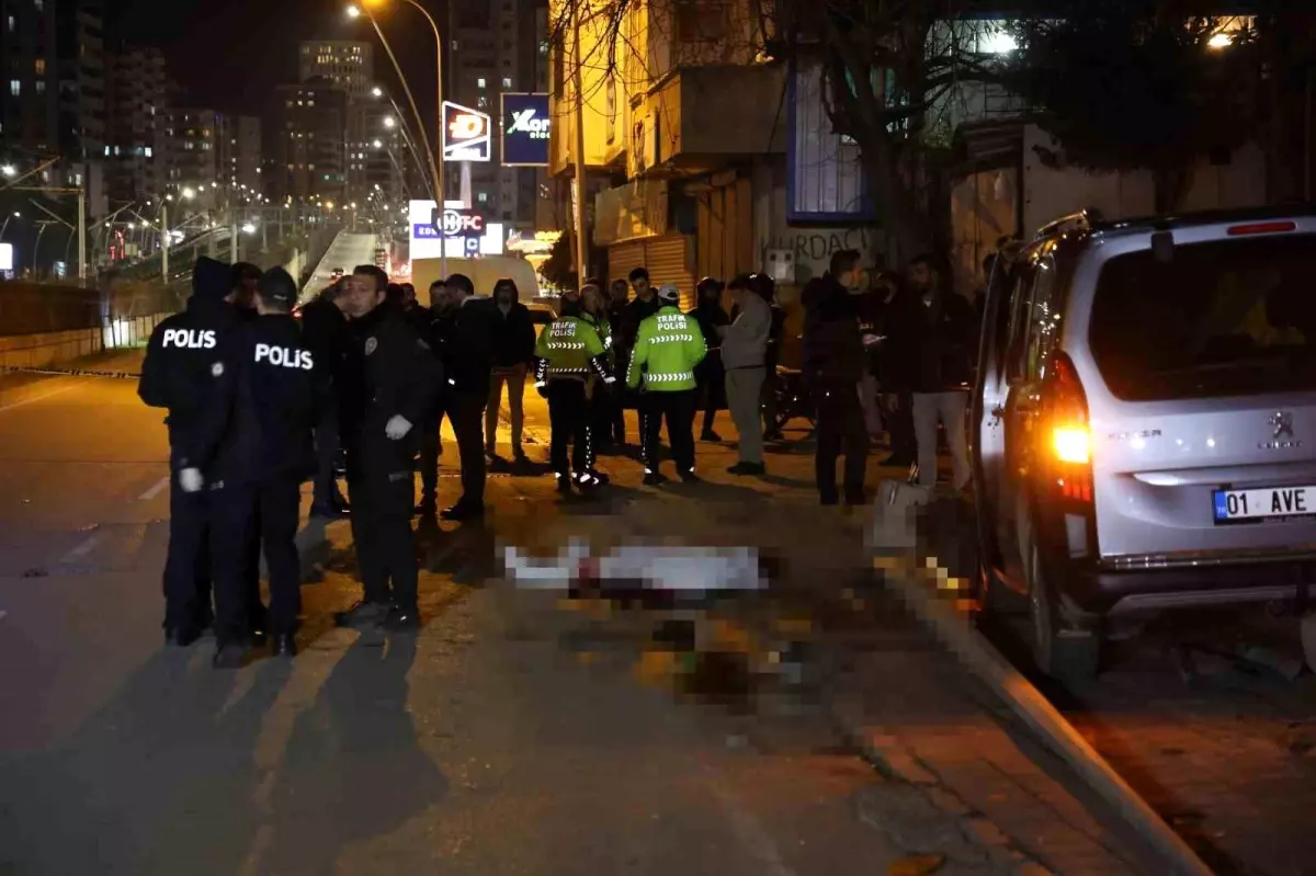 Adana'da aşırı süratli giden hafif ticari araç, elektrikli bisiklete arkadan