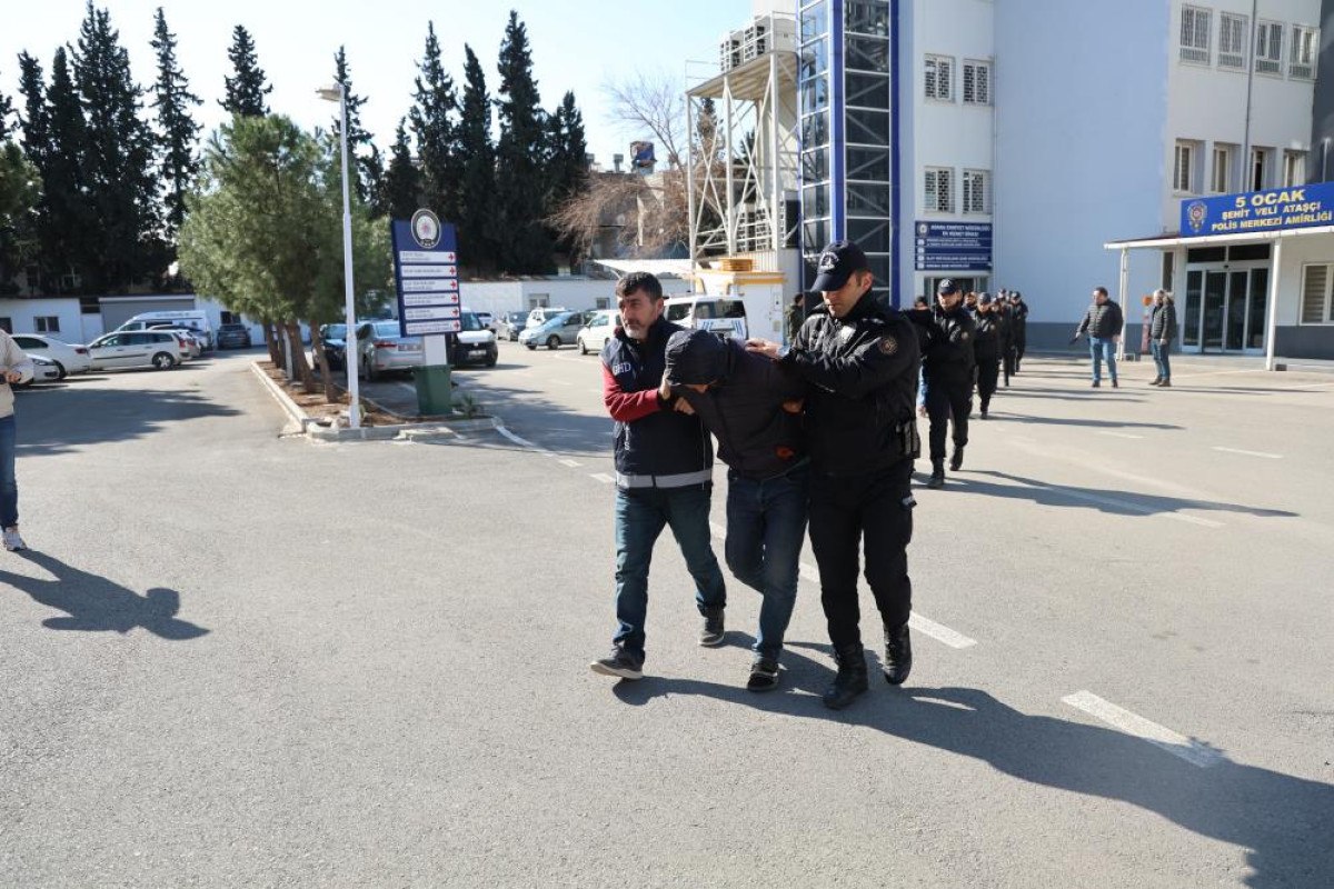 Adana'da Göçmen Kaçakçılığına Yönelik Operasyon: 17 Gözaltı