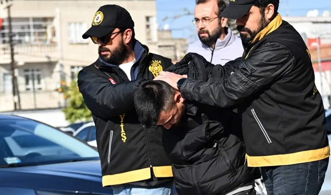 Adana'da patronunu öldüren zanlı, İstanbul'da gerçekleştirilen başarılı bir operasyonla yakalandı.