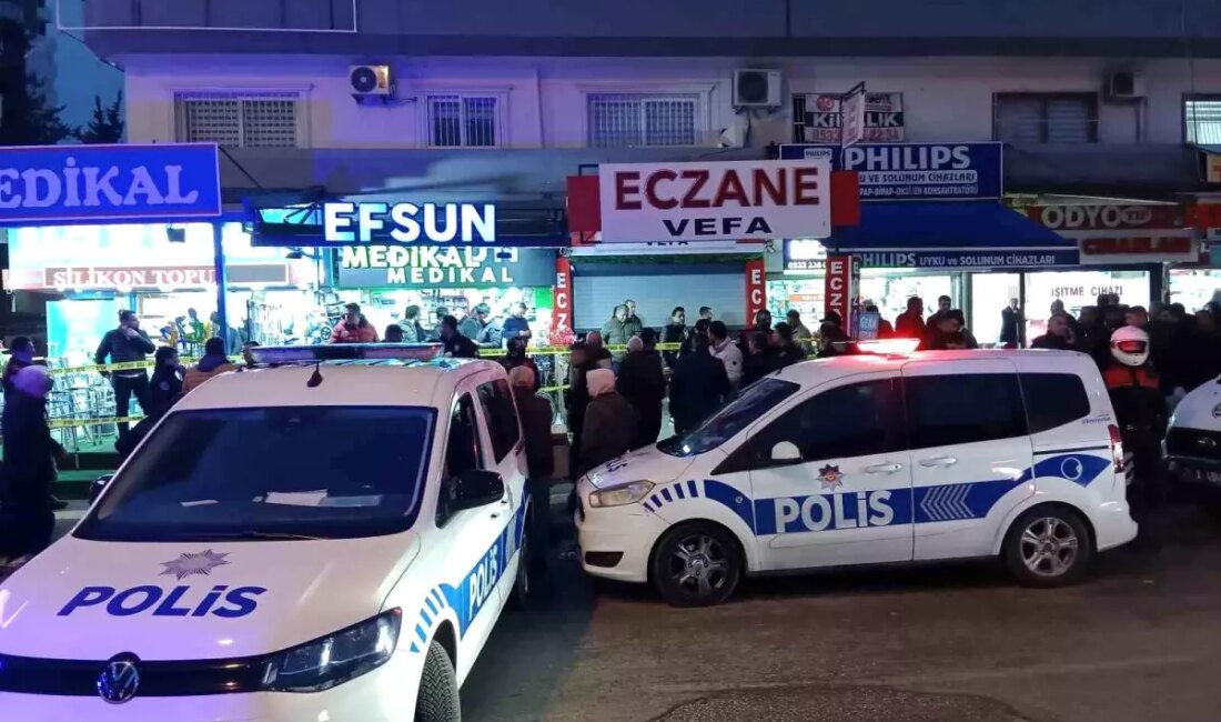 Adana'da meydana gelen silahlı saldırıda 3 kişi hayatını kaybetti. Olayın