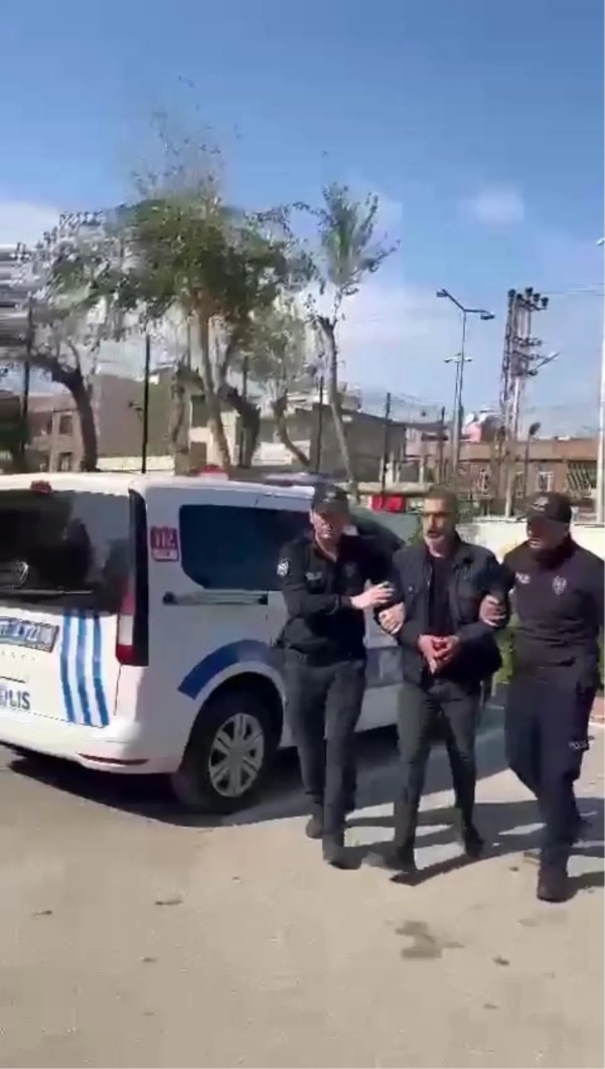 Adana'da uyuşturucu ticareti suçundan aranan bir hükümlü, güvenlik güçlerinin başarılı