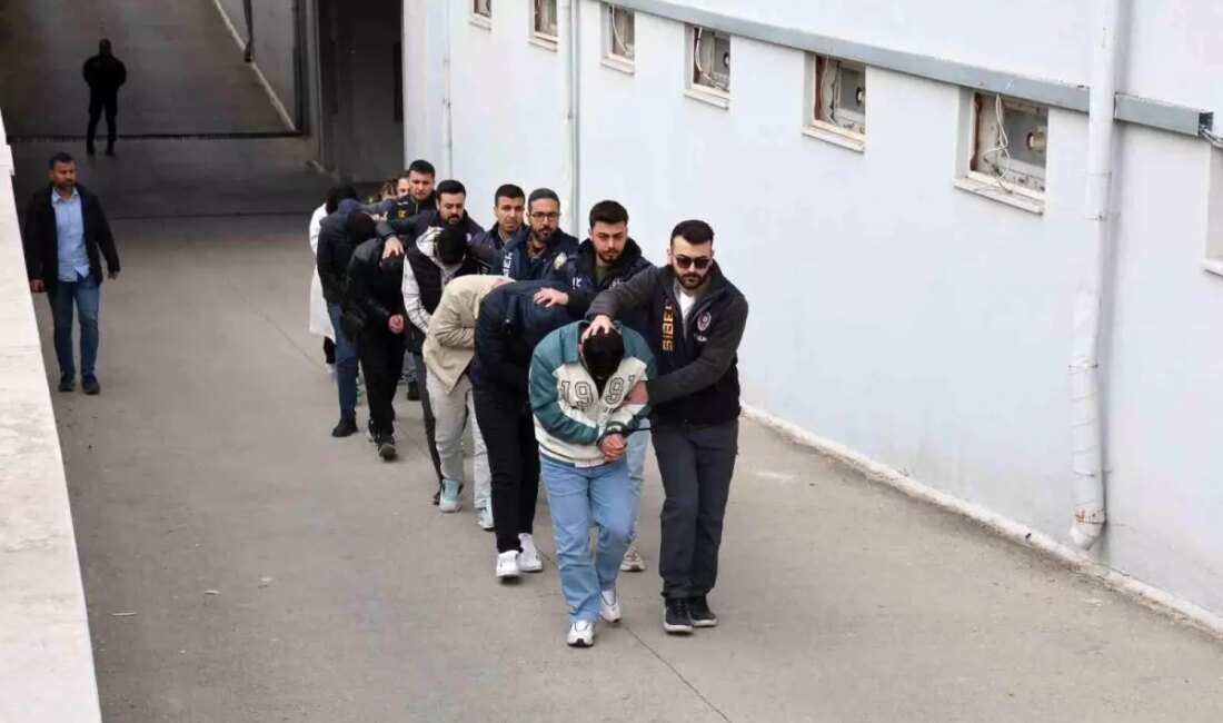 Adana'da düzenlenen operasyonla yasadışı bahis şebekesi çökertildi. Güvenlik güçlerinin başarılı