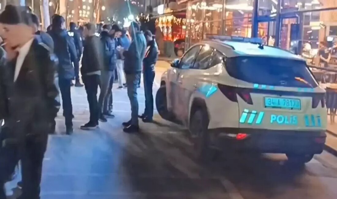 İstanbul Bahçeşehir'de bir restoranda buluşan iki arkadaşa yönelik silahlı saldırı