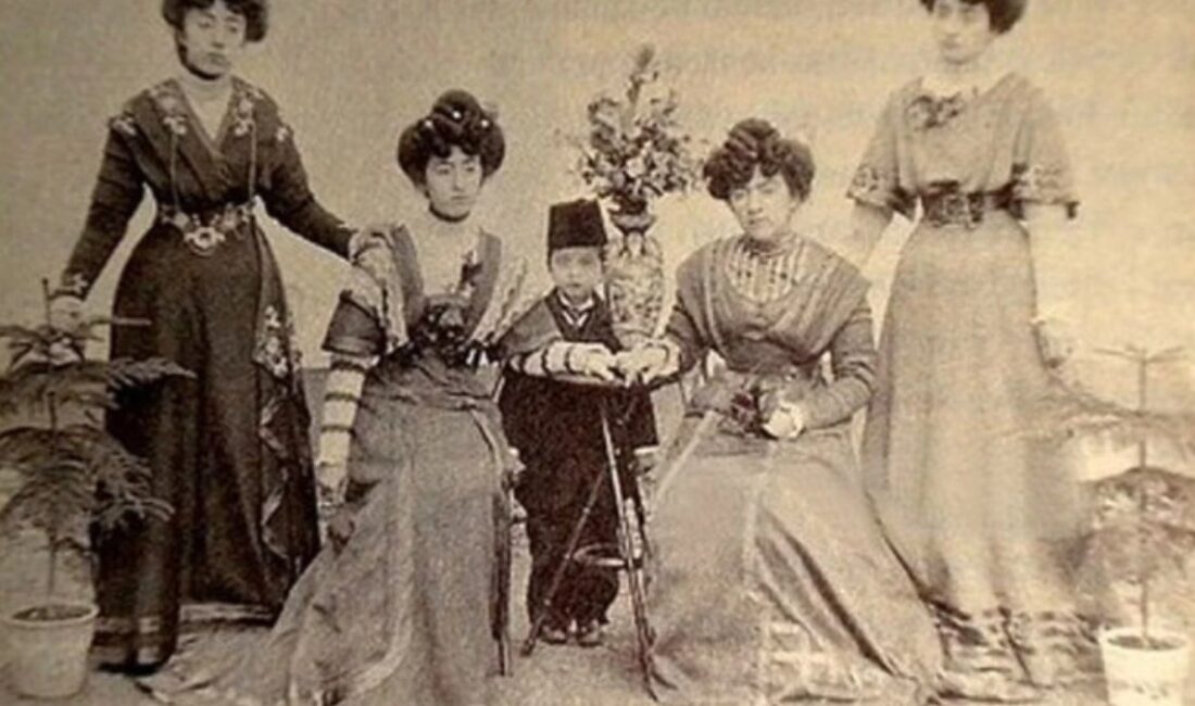 Adile Sultan, Osmanlı hanedanının nadir şairlerinden biri olarak, edebi yeteneği