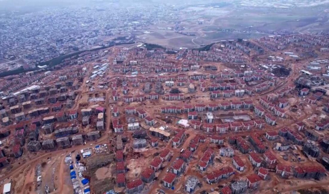 Adıyaman'da, deprem sonrası hızlı bir şekilde başlatılan konut inşaatları, bölgenin