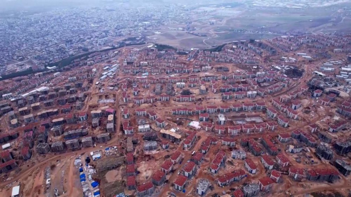 Adıyaman'da, deprem sonrası hızlı bir şekilde başlatılan konut inşaatları, bölgenin