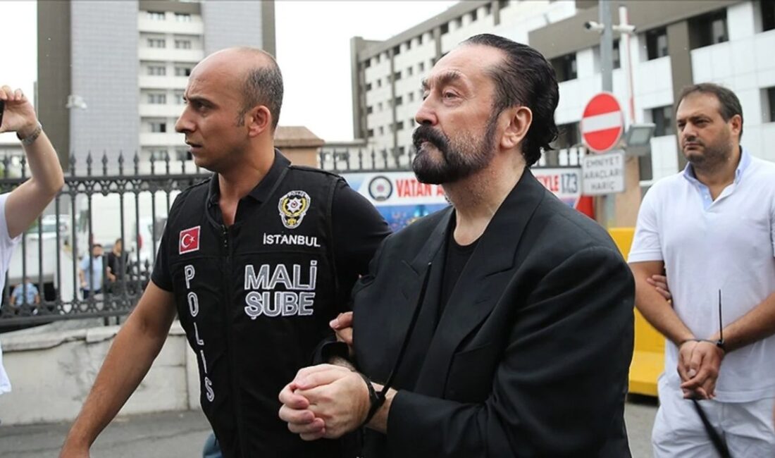 Birçok hatadan yargılanan Adnan Oktar ve beraberindeki 18 sanığın, "resmi