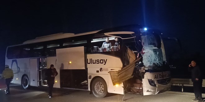 Afyonkarahisar Sandıklı'da gerçekleşen yolcu otobüsü ile tır arasındaki kazada 6