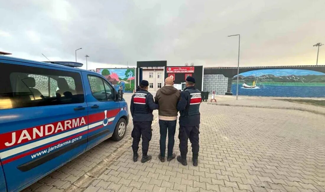 Afyonkarahisar'da hırsızlık suçundan aranan G.Ö., güvenlik güçleri tarafından yakalandı. Olayın