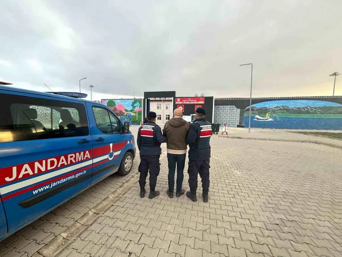 Afyonkarahisar'da hırsızlık suçundan aranan G.Ö., güvenlik güçleri tarafından yakalandı. Olayın