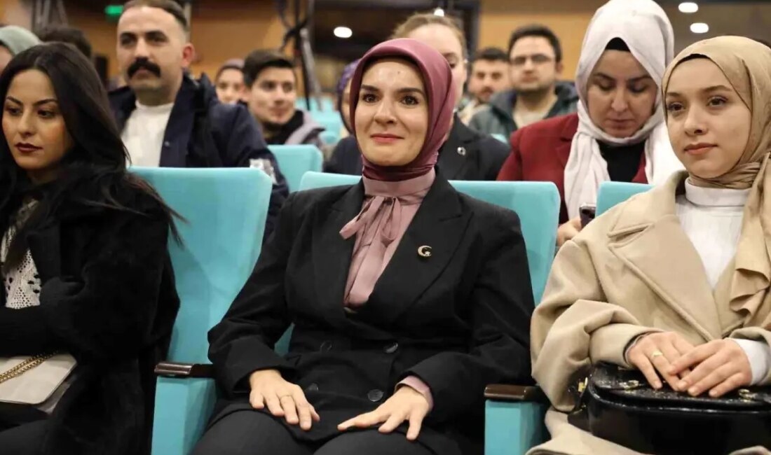 Aile ve Sosyal Hizmetler Bakanı Mahinur Özdemir, evlenecek gençlere yönelik