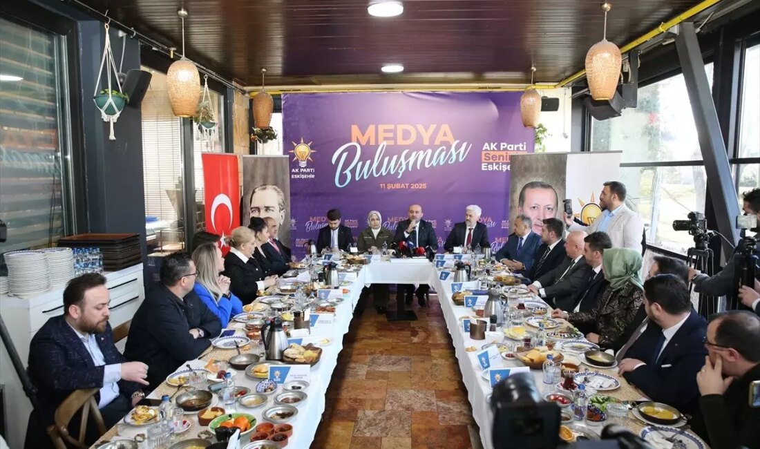 AK Parti Eskişehir İl Başkanı Gürhan Albayrak, basın mensuplarıyla bir