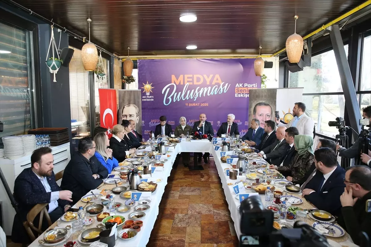 AK Parti Eskişehir İl Başkanı Gürhan Albayrak, basın mensuplarıyla bir