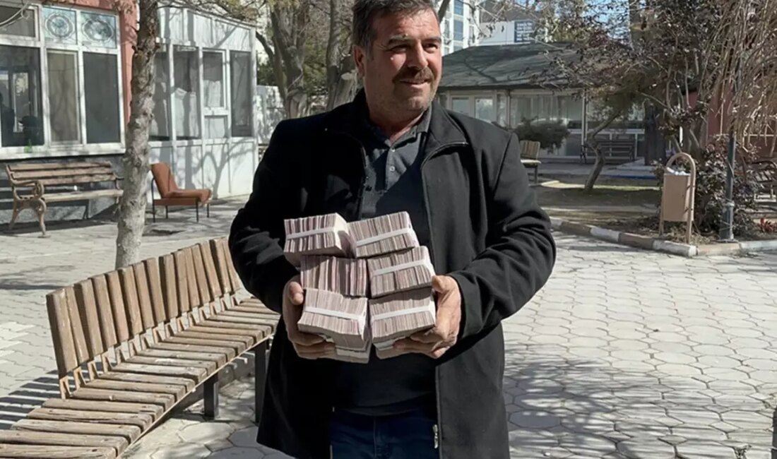 Aksaray'ın Eskil ilçesinde yaşayan çiftçi Abdurrahman Dağlı, banka hesabına yanlışlıkla