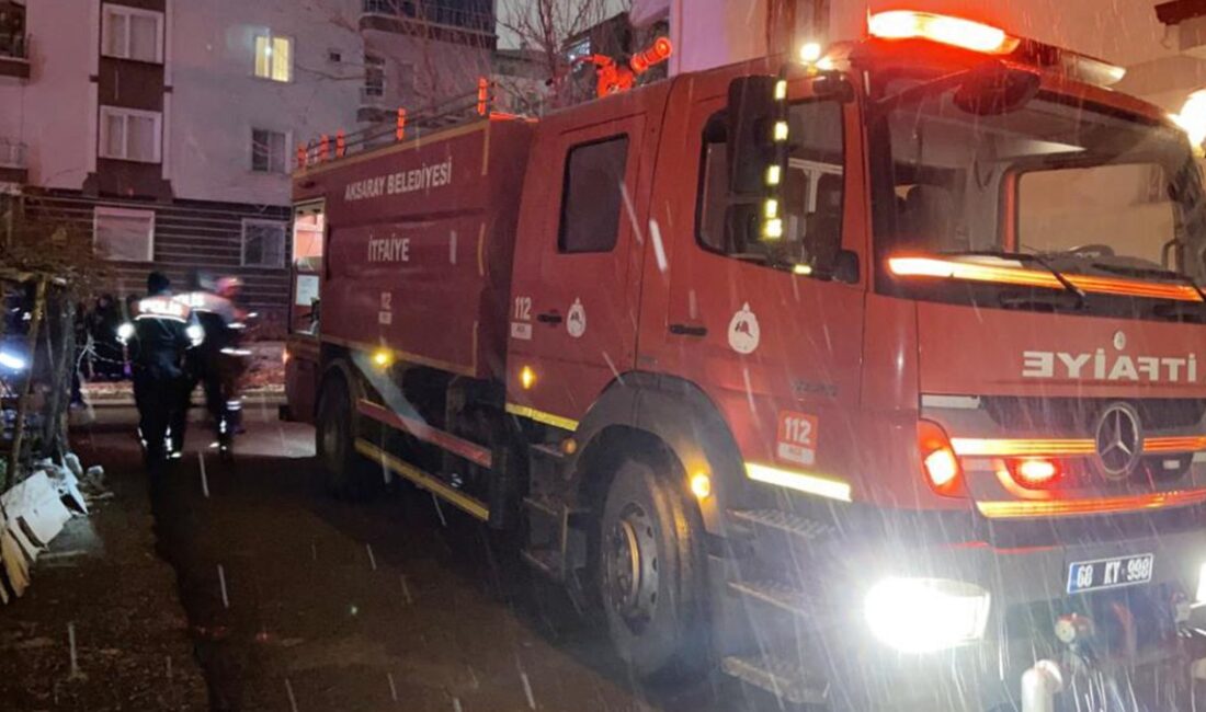 Aksaray'da eşiyle tartışan bir adamın çıkardığı yangın, çevredeki herkesi korkuttu.