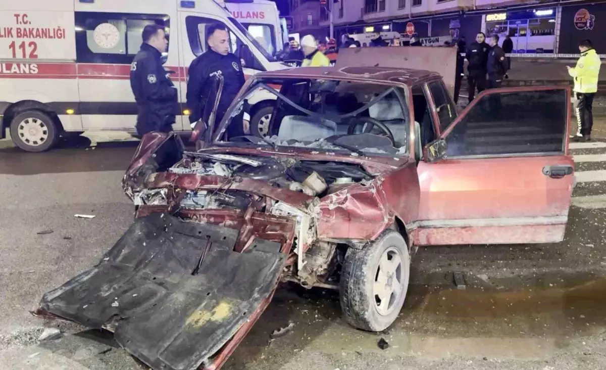 Aksaray'da 'dur' ihtarına uymayan şoförle polis ortasında kovalamaca yaşandı; 5