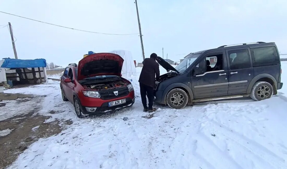Kars'ın Akyaka ilçesinde, eksi 25 dereceye kadar düşen sıcaklıklar nedeniyle