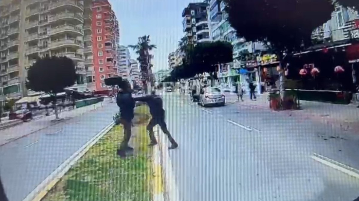 Alanya'da yaşanan trafik tartışması, bir grup arasında kanlı bir kavgaya