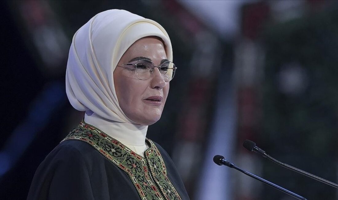 Alev Alatlı, düşünce dünyamızın ışığı ve edebiyatın öncüsü olarak, eserleriyle