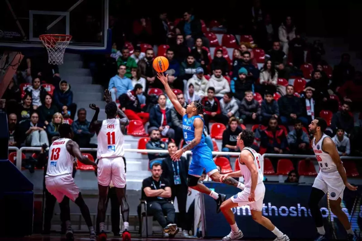 Aliağa Petkimspor, FIBA Şampiyonlar Ligi'nde İtalyan ekibi Reggiana'ya karşı mücadele