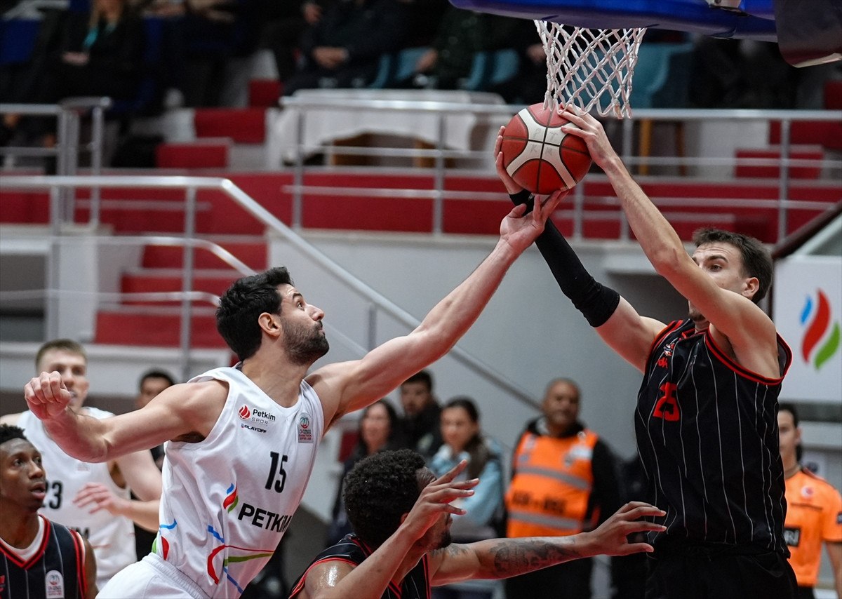 Aliağa Petkimspor ve Manisa Basket Karşı Karşıya Geldi