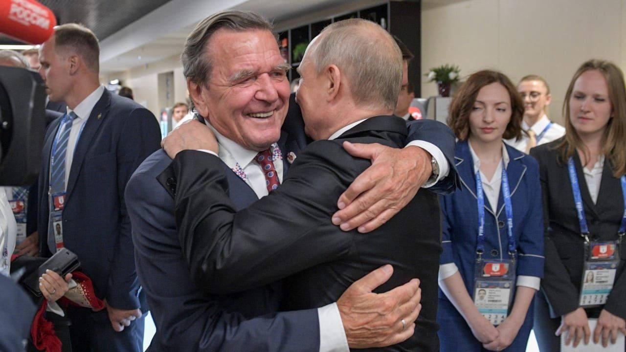 Alman Eski Başbakan Gerhard Schröder Hastaneye Yatırıldı