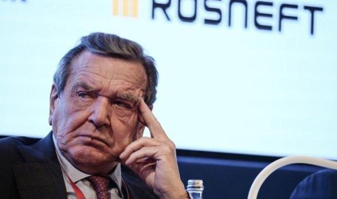 Alman eski Başbakan Gerhard Schröder, sağlık sorunları nedeniyle hastaneye yatırıldı.