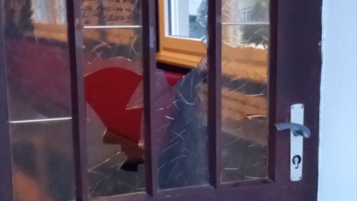 Almanya'da Diyanet İşleri Türk İslam Birliği'ne (DİTİB) bağlı iki cami,