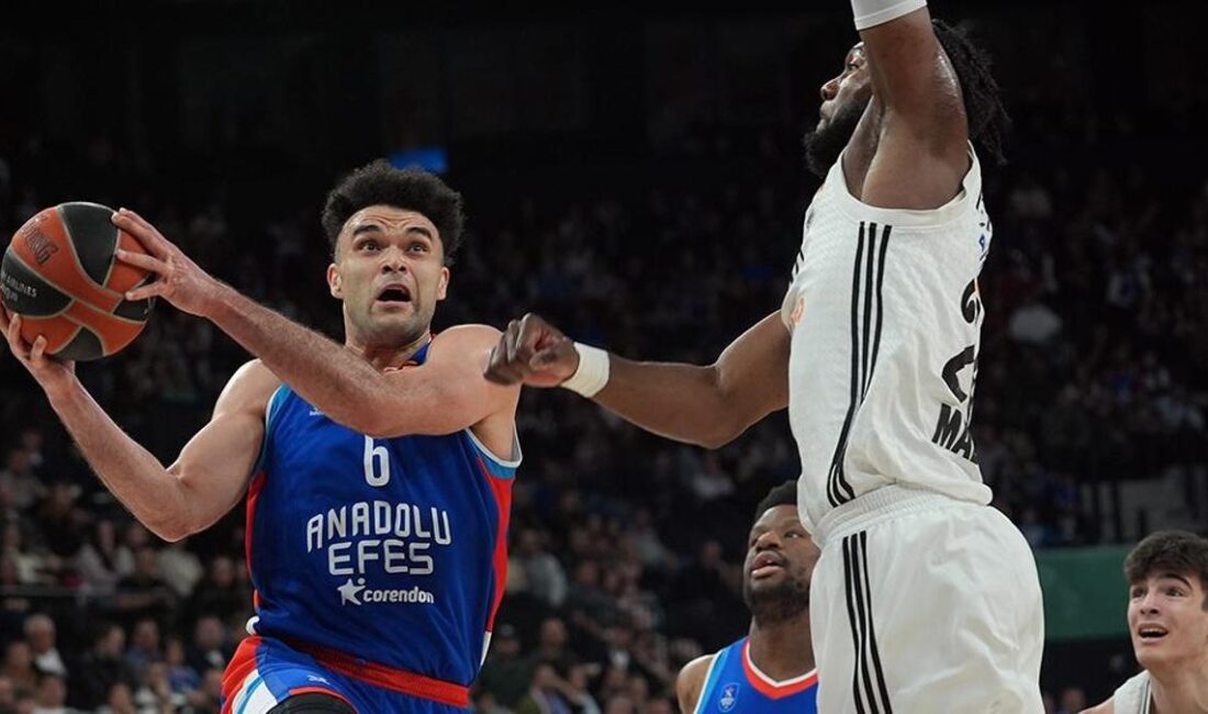 Anadolu Efes, Euroleague'de Real Madrid'i 79-73 mağlup ederek önemli bir