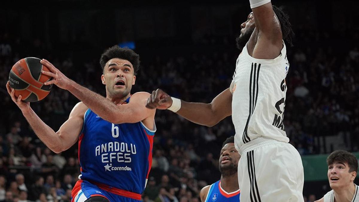 Anadolu Efes, Euroleague'de Real Madrid'i 79-73 mağlup ederek önemli bir