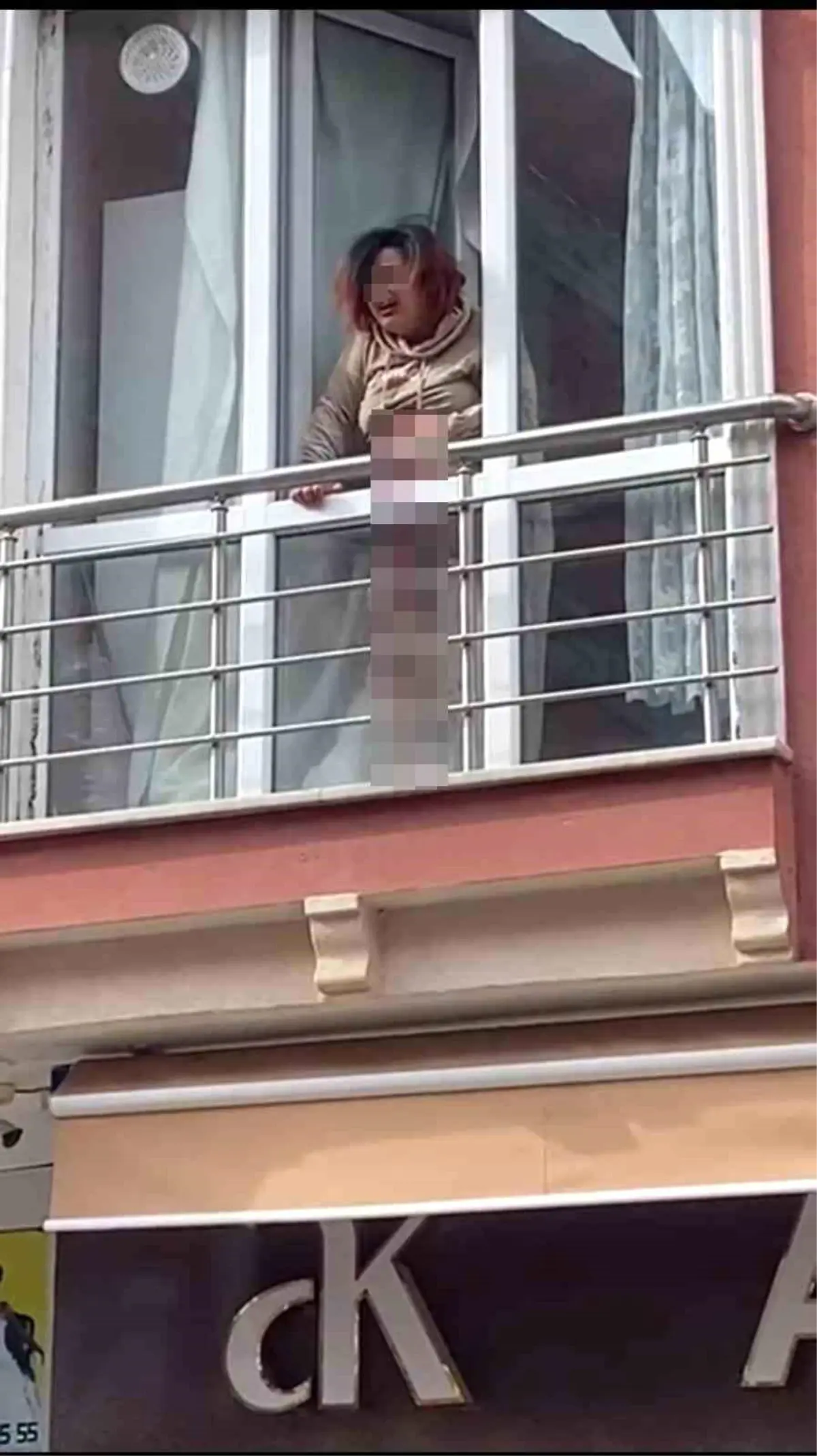 Kahramankazan'da, eşi ve kayınbiraderini bıçaklayan A.E. yakalandı, yaralılar hastaneye kaldırıldı.