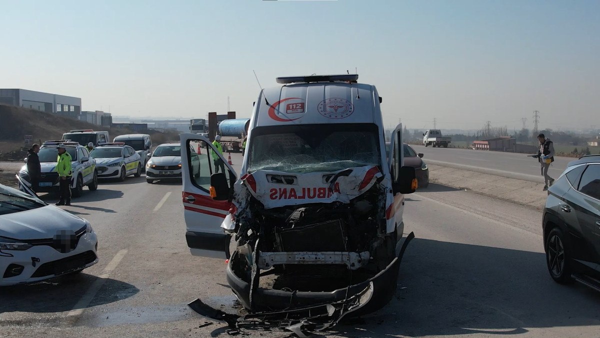 Ankara'da Trafik Kazası: 5 Yaralı