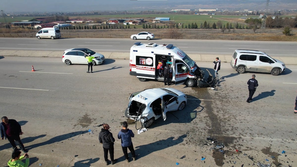 Ankara'da meydana gelen trafik kazasında 5 kişi yaralandı. Olayın detayları,