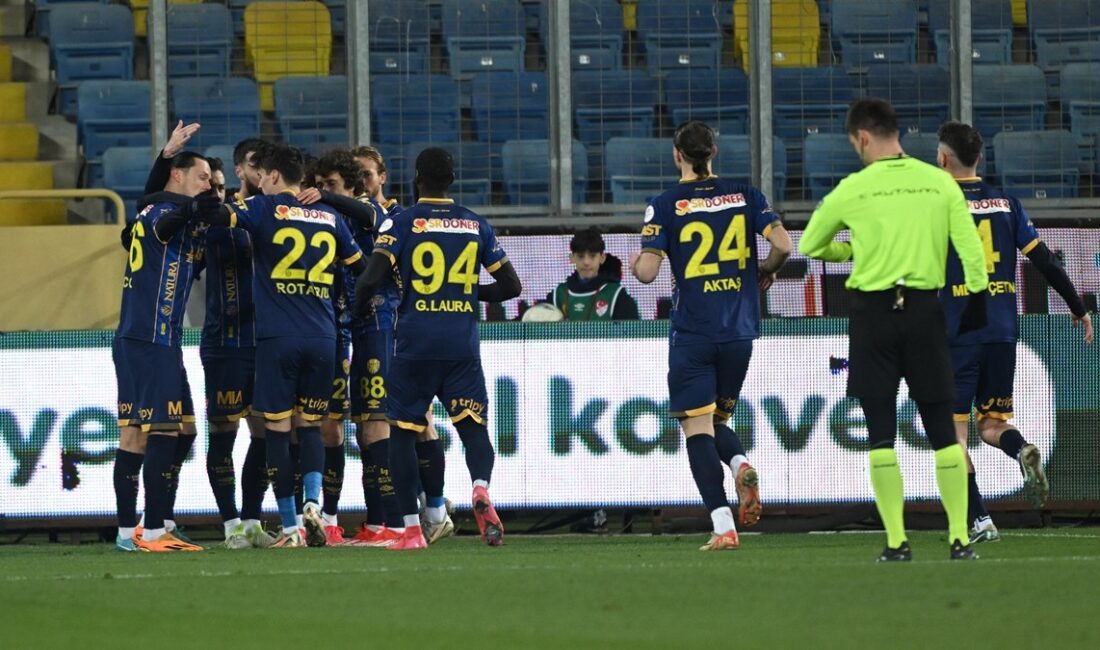 Ankaragücü, 1. Lig'in 26. haftasında evinde Bandırmaspor'u 4-0'lık skorla mağlup