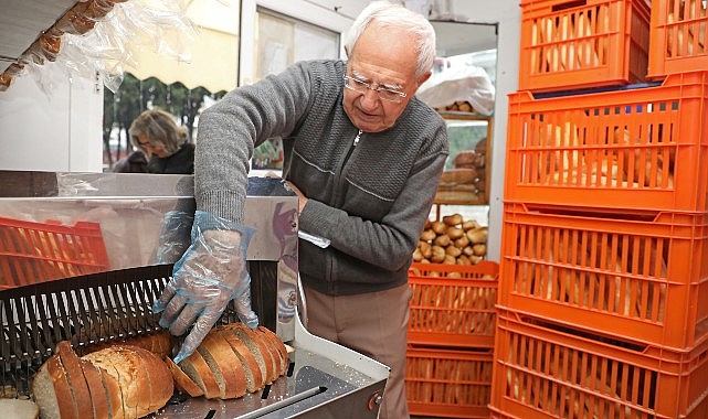 Antalya Büyükşehir Belediyesi, Halk Ekmek projesi ile ekonomik destek sunarak,