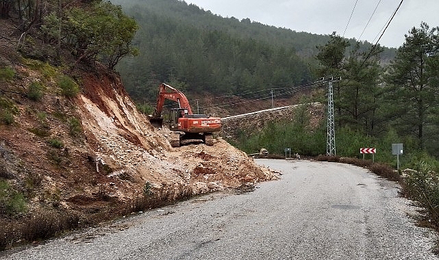 Antalya Büyükşehir Belediyesi, Alanya'da güvenli yol düzenlemeleri ile ulaşımı daha