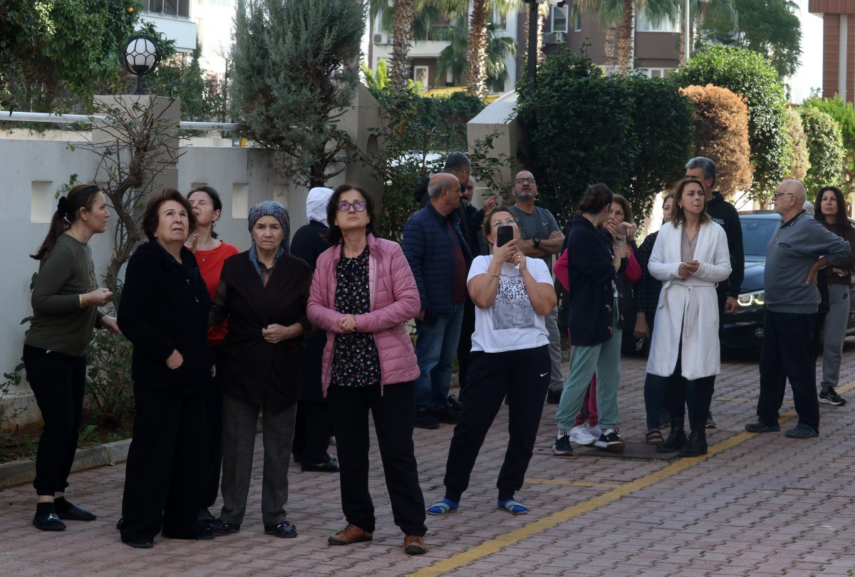 Antalya'da Apartmanda Yangın Paniği