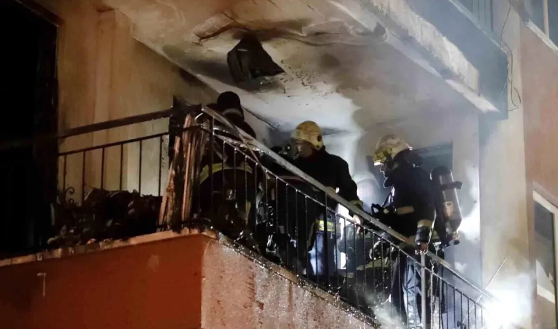 Antalya'da meydana gelen cep telefonu bataryası yangını, paniğe neden oldu.