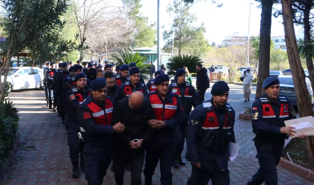 Antalya'da gerçekleştirilen operasyonda, hawala sistemiyle yasa dışı para transferi yapan