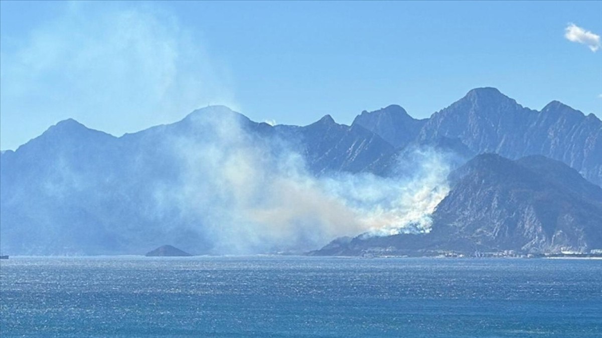 Antalya'da Orman Yangınına Müdahale