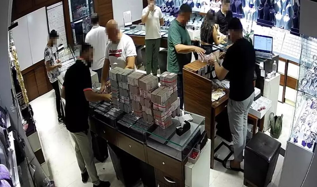 Antalya'da düzenlenen yasa dışı para transferi operasyonunda 17 kişi gözaltına