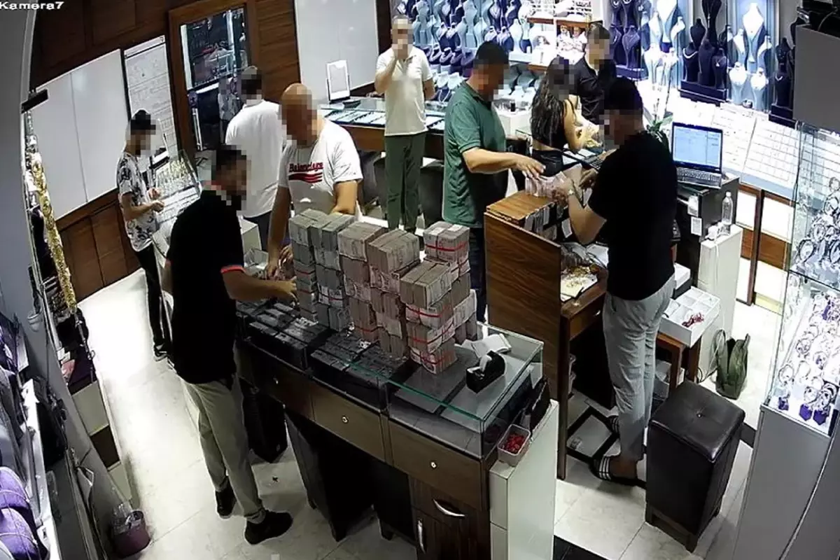 Antalya'da düzenlenen yasa dışı para transferi operasyonunda 17 kişi gözaltına