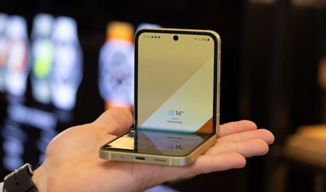 Apple'ın katlanabilir iPhone projesi, 2027'de teknoloji tutkunlarıyla buluşmaya hazırlanıyor. Yenilikçi