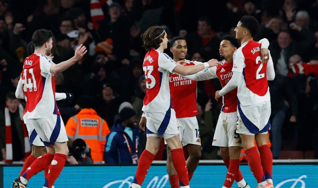 Arsenal, Premier Lig'de muhteşem bir performans sergileyerek Manchester City'yi 5-1