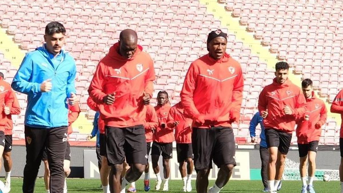 Atakaş Hatayspor'un Mersin'deki antrenmanı ve Samsun seyahati, takımın sezon hazırlıklarını