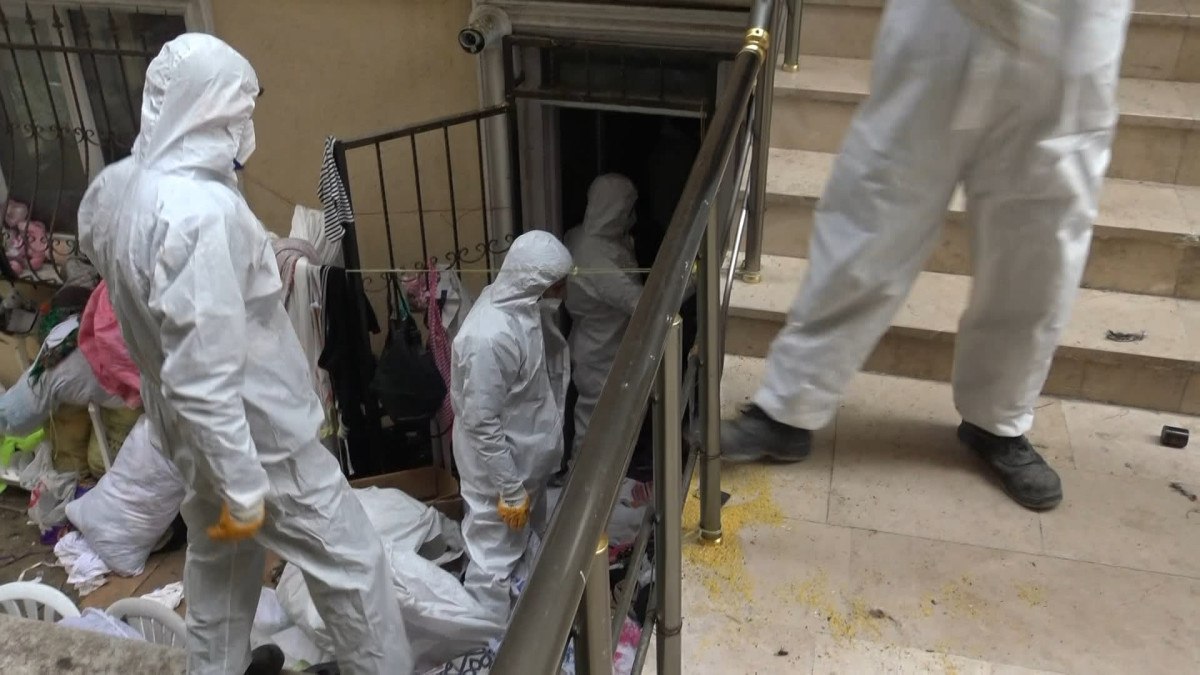 Avcılar'daki Horozlu Teyze Olayı: Çöp Ev Skandalı