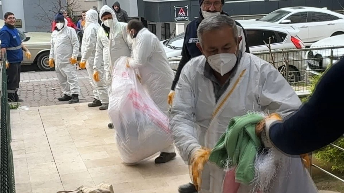 Avcılar'daki Horozlu Teyze Olayı: Çöp Ev Skandalı