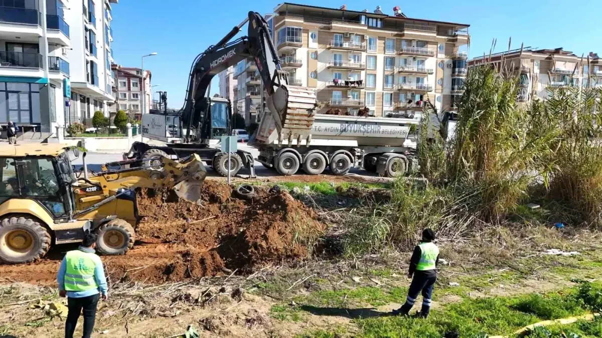 Aydın Büyükşehir Belediyesi, Efeler Bulvarı'nda gerçekleştirilen yol yenileme çalışmaları ile